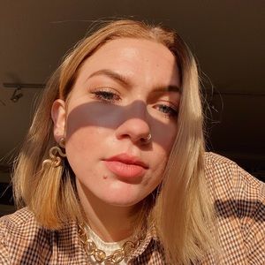 Meet your Posher, Elise